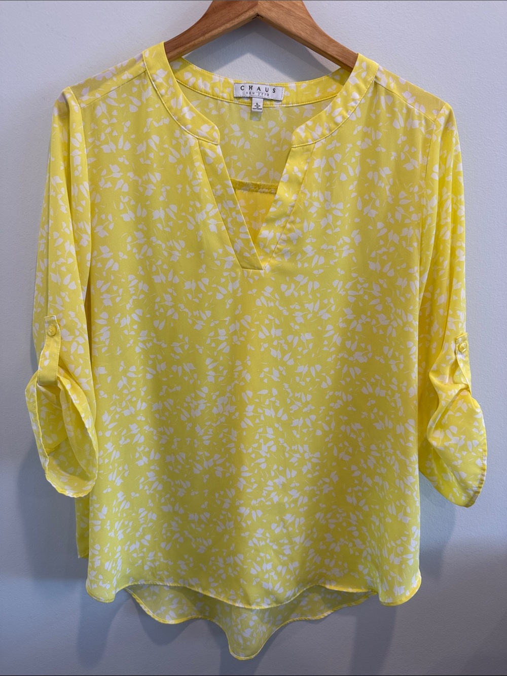 Chaus New York Yellow and White Split V-Neck Printed Blouse Large